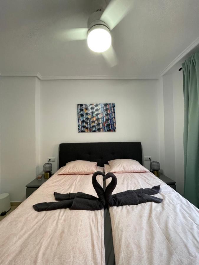Three Bedroom Apartment With Pool In Torrevieja Exterior photo