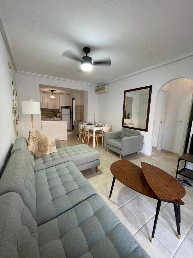 Three Bedroom Apartment With Pool In Torrevieja Exterior photo